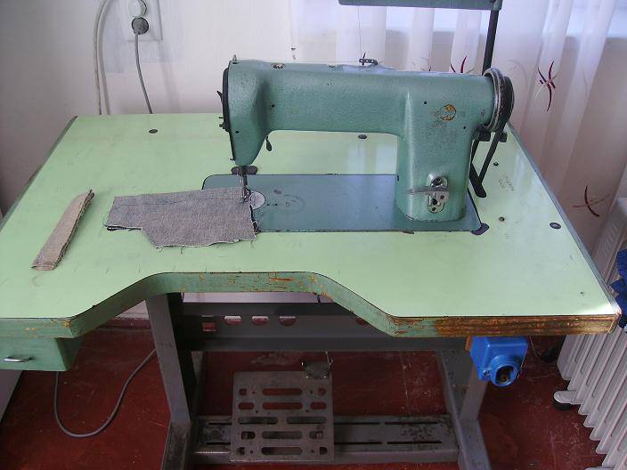 Авито машинка промышленная. Промышленная швейная машина 1022. Советская Промышленная швейная машинка 1022. Советская швейная машинка п119977. Советская Промышленная швейная машинка 1022 вес.